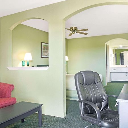 Days Inn By Wyndham El Campo Tx Luaran gambar