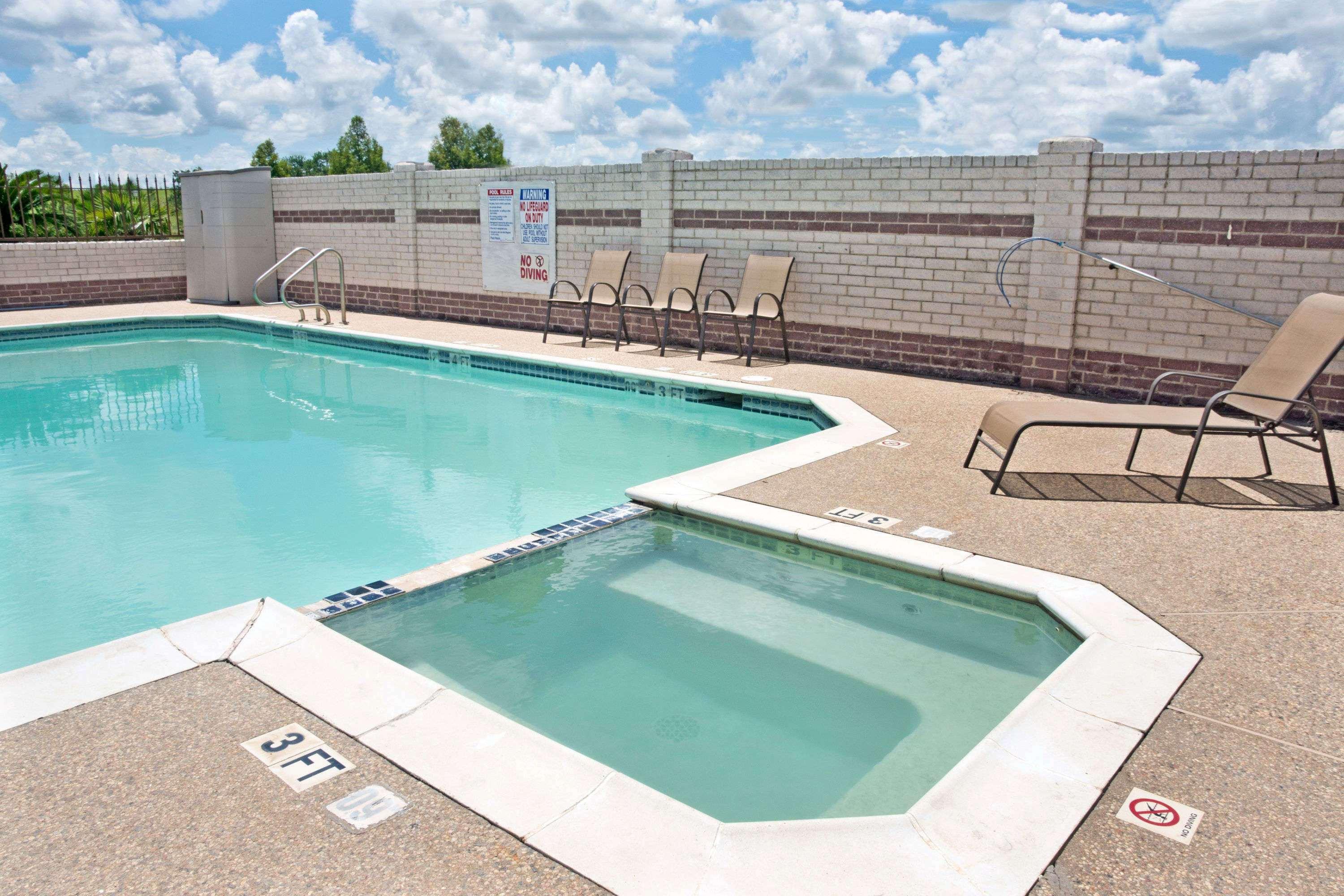 Days Inn By Wyndham El Campo Tx Luaran gambar